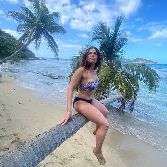 Meet your Posher, Ariel - Picture 2 of 3